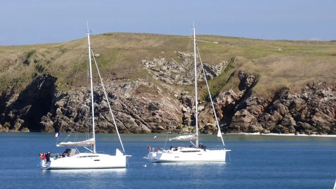 Navigation en bretagne près de l' ile d'houat