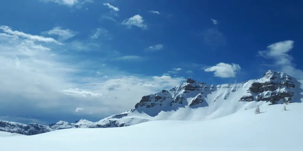 Paysage qui me rappelle les Rocheuses américaines au dessus du col de Lignin