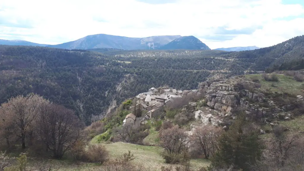 Peyresq vu d’en haut en Haute-Provence