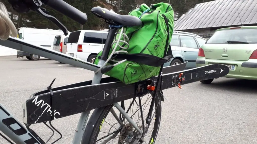 Préparation des vélos pour aller à Lourdes