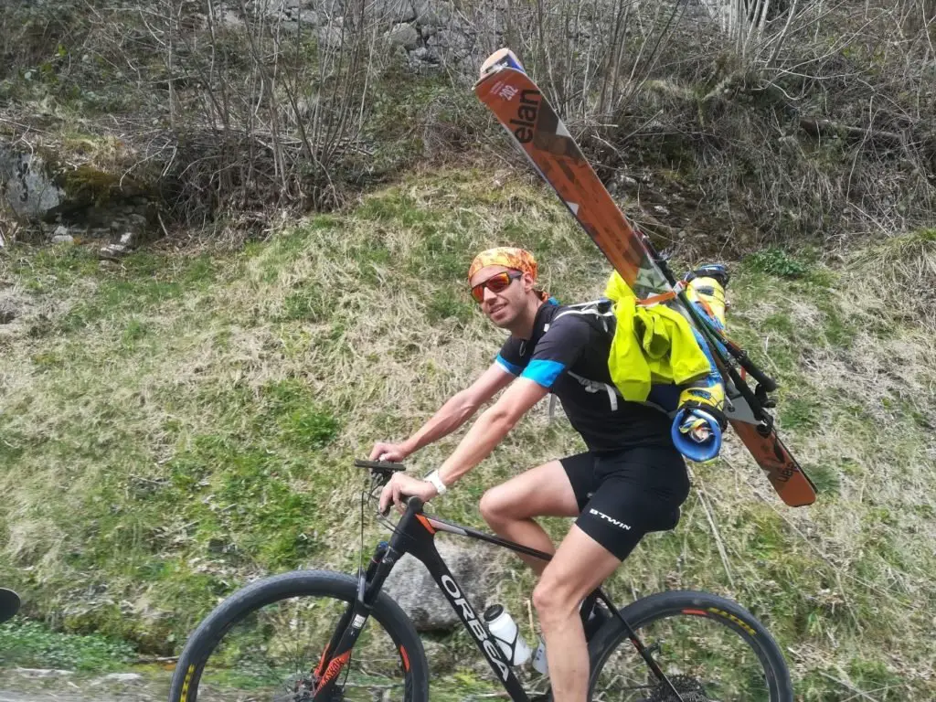 Thomas à vélo pendant notre séjour dans les Pyrénées