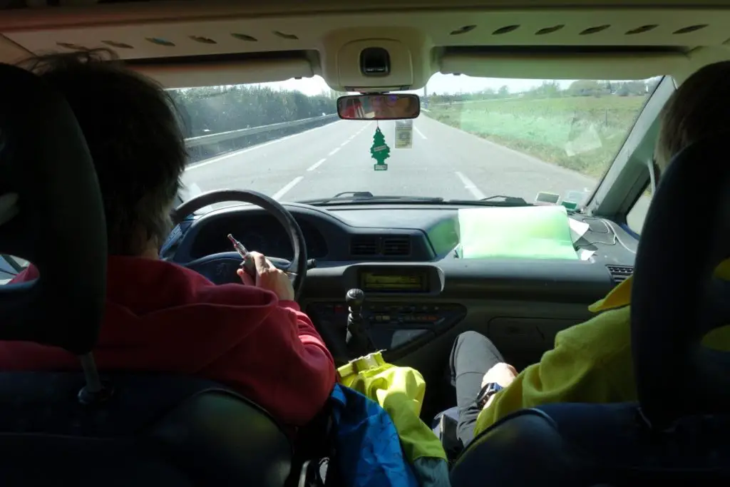 Trajet en voiture qui va plus vite pendant l'expédition au vignemale
