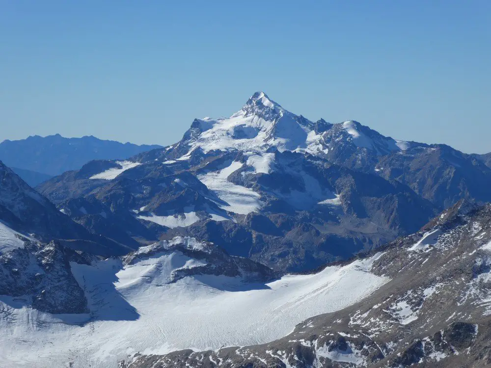 Vue sur le paysage depuis le refuge