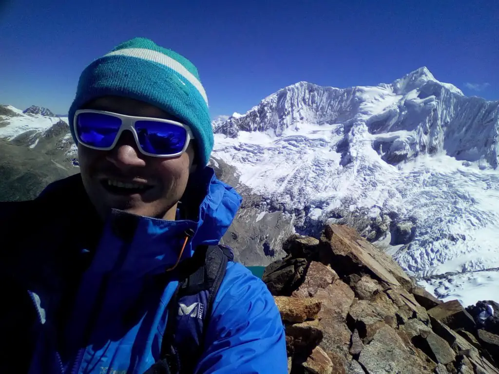 Vue du sommet dans la cordillère blanche lors du trekking au Pérou