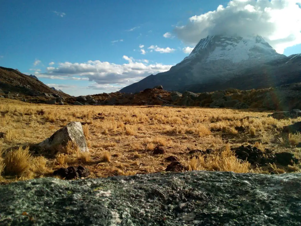 Vue sur le Ranrapalca au Pérou de 6162m de hauteur