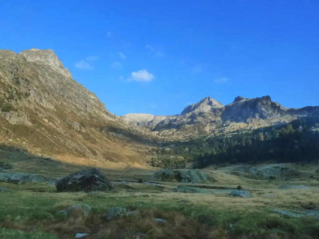 Vue sur le Vallon du lys dans les hautes-pyrénes