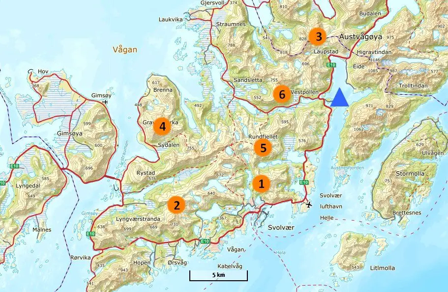 Carte des randonnées proche de svolvaer en norvège