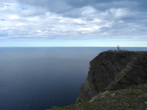 Côté nord du Cap Nord  avec le Globe terrestre, emblème du lieu