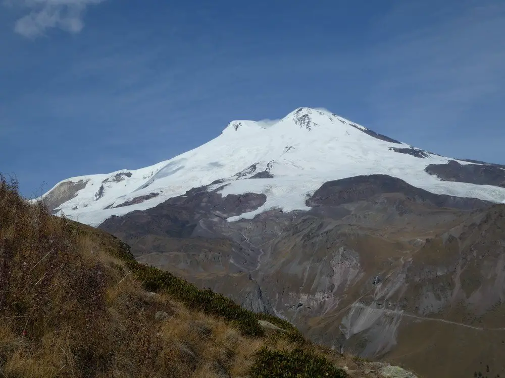 Paysage avec vue du mont Elbrus en Caucase Russe