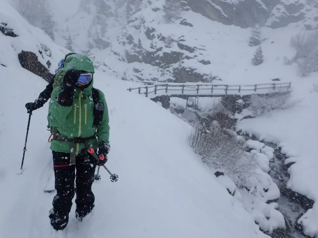 Descente après le ski de randonnée en Ortles en direction du  parking