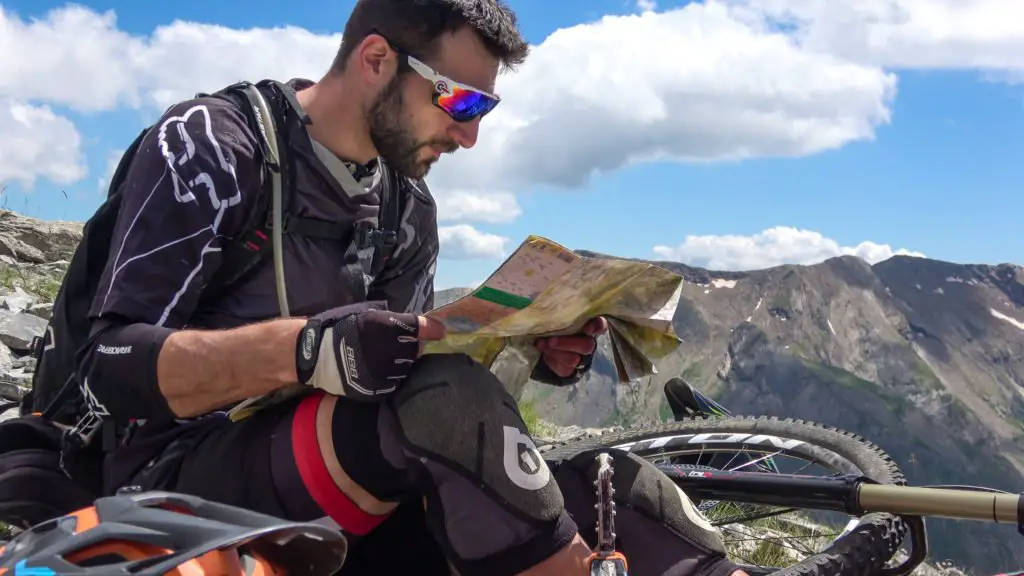 savoir lire une carte en montagne, c'est la base pour votre sécurité en montagne