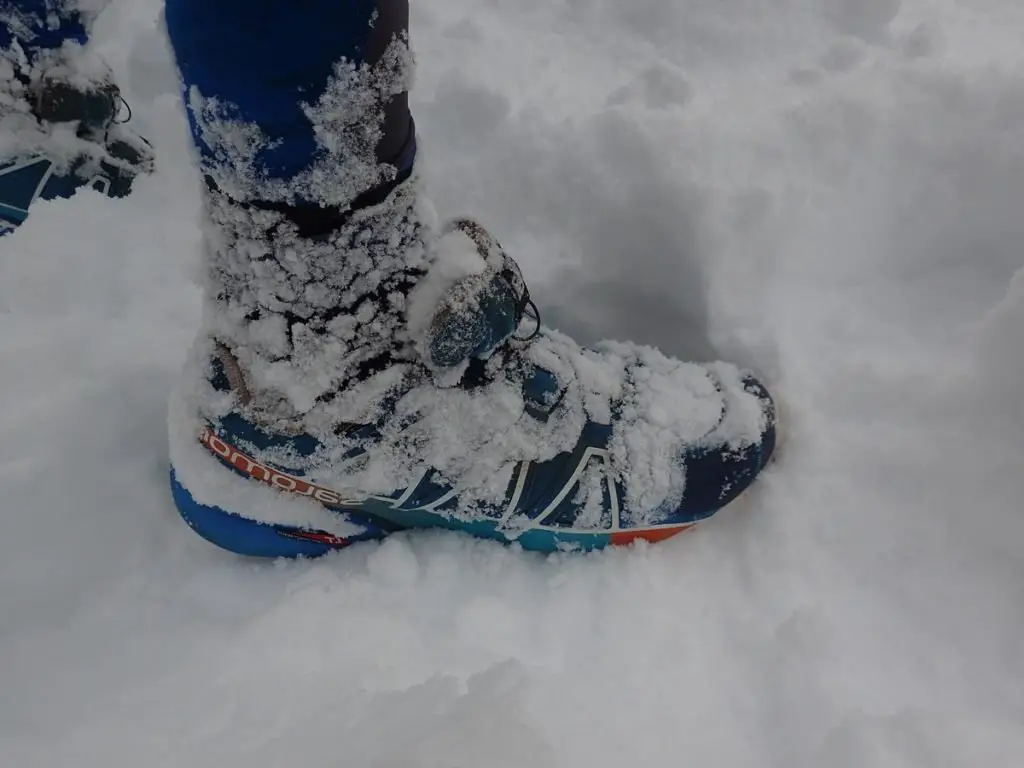 Chaussure salomon dans la neige de Norvège 