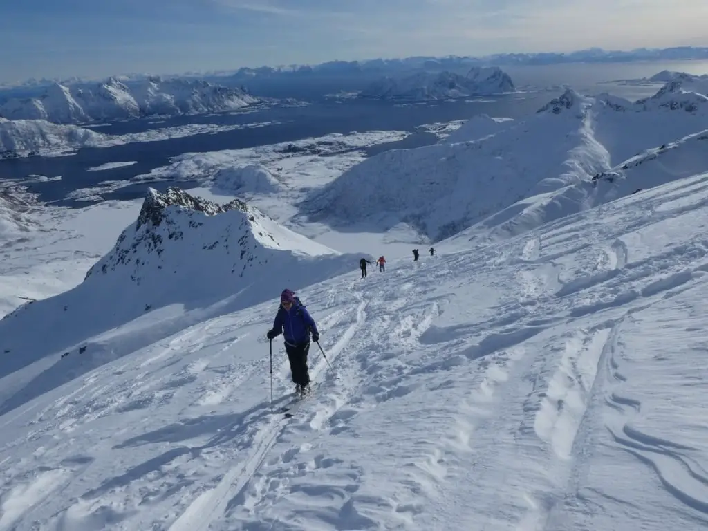 En Norvège dans les Lofoten sous le sommet du Torskmannen