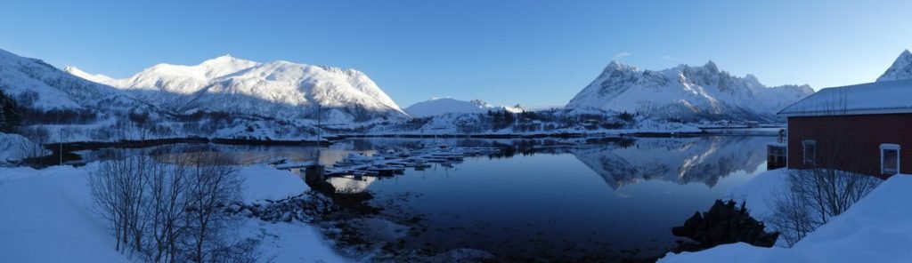 vue du gite de svolvaer en norvège