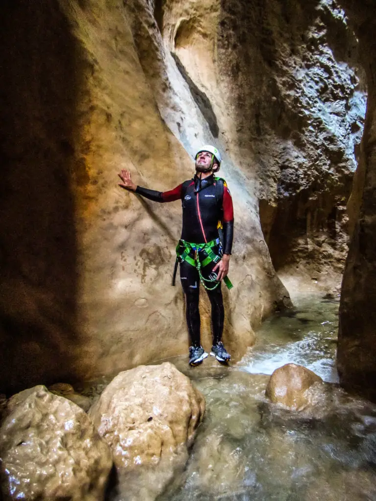 Canyon Oscuros de balces en Sierra de Guara