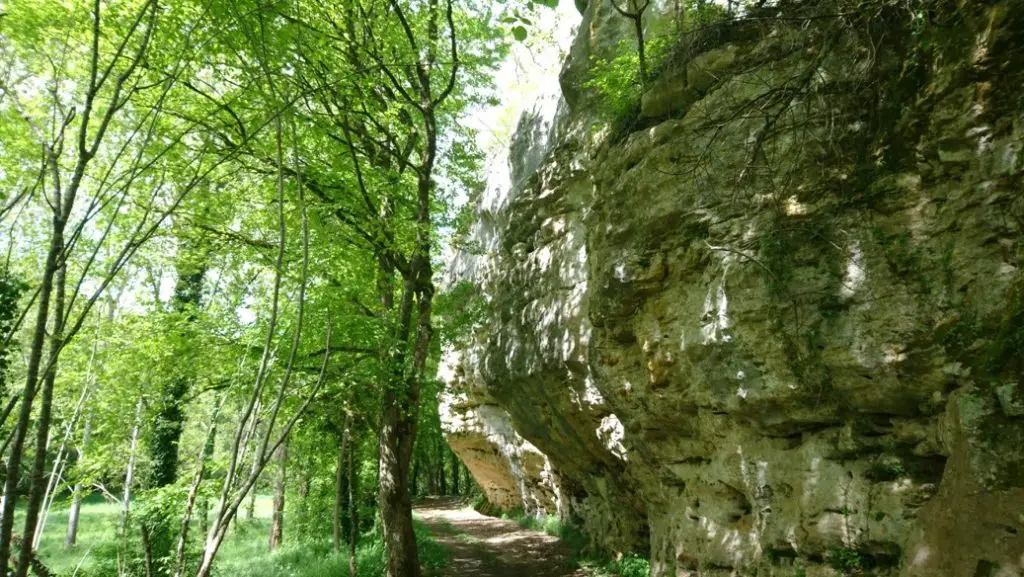 La falaise des corbeaux en Dordogne