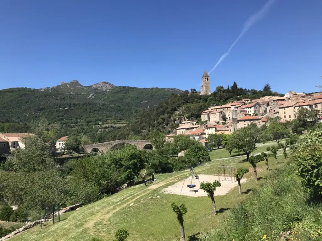 Olargues, le pic d'Ourliades et le Montahut