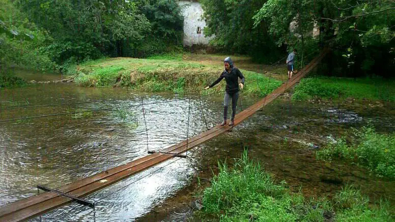 Traversée du moulin de Rochereuil sous la pluie