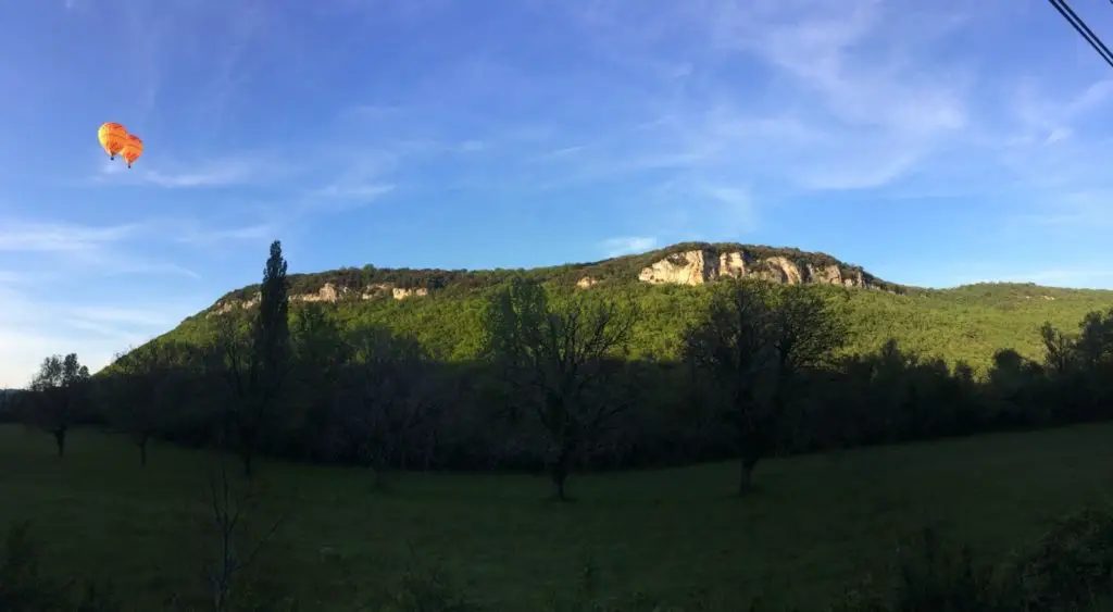 Vue de la falaise du Céou joli spot pour grimper en Aquitaine