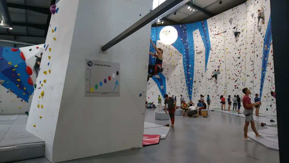 salle de bloc escalade Climb'up à Bordeaux pour grimper en aquitaine