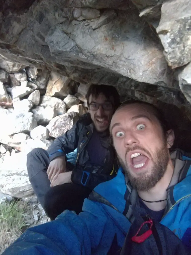 un bivouac de fortune sur la moraine du névé Pélissier