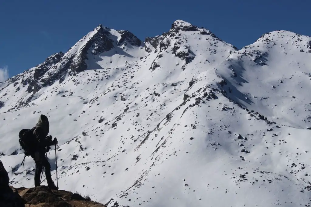 Traverser des cols du Snowman Trek durant notre trekking de 21 jours au bhoutan