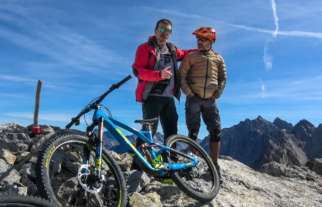 Alexis Righetti et Fatscal au sommet de la pointe Saume dans le Queyras