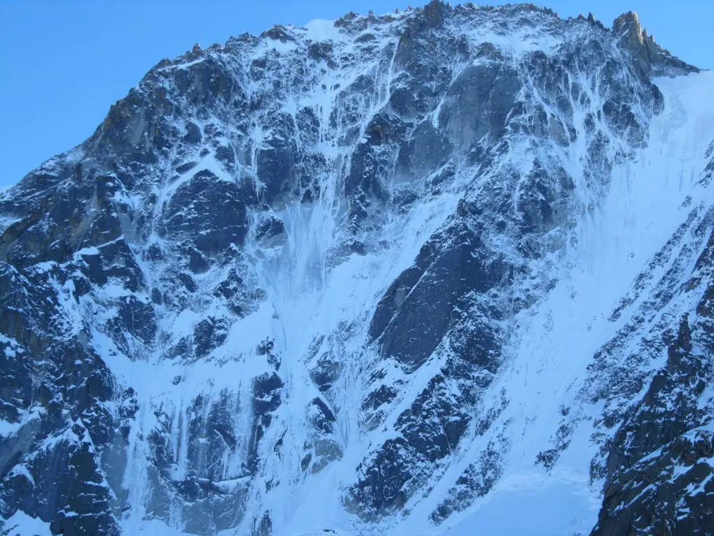 La voie Ginat en Face Nord des Droites dans le Massif du Mont-Blanc