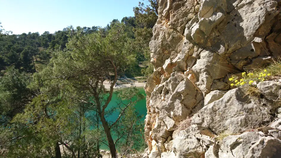 Le Lac du Peiroou destination Trail au Mont Gaussier dans les Alpilles