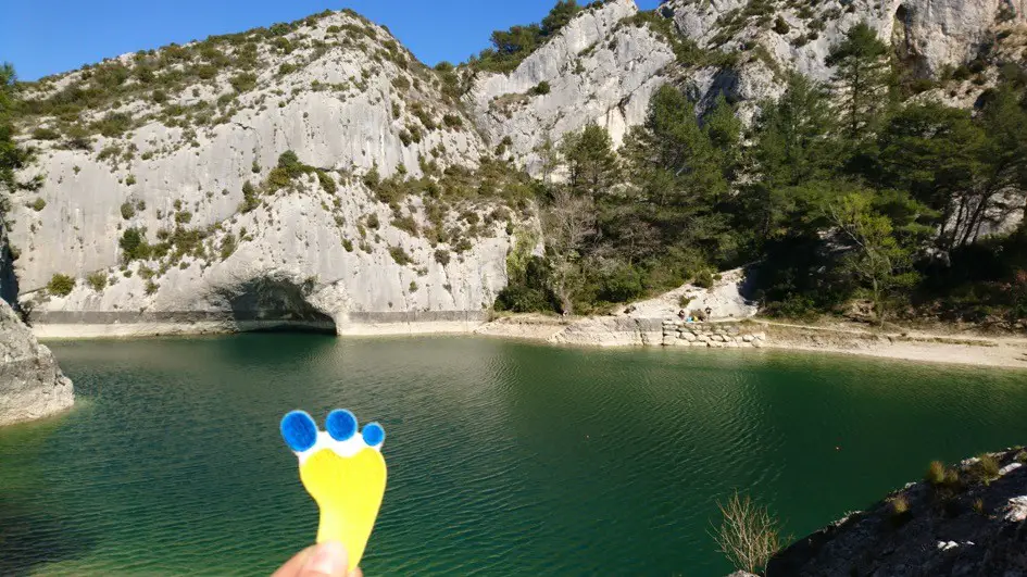 Le Lac du Peiroou vers le Mont Gaussier dans les Alpilles