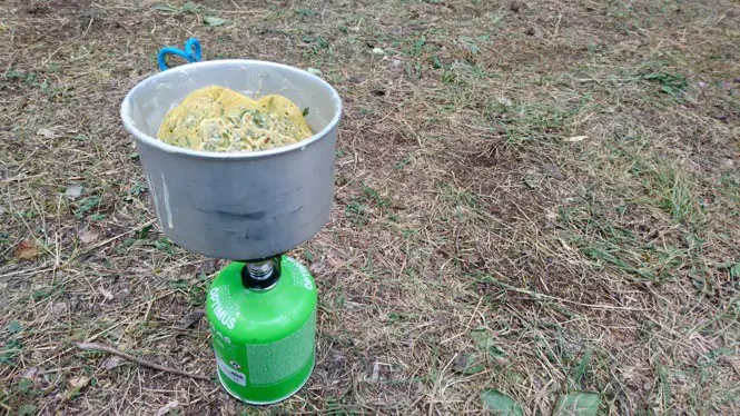 Quoi manger en montagne comme par exemple du Socca préparer au réchaud