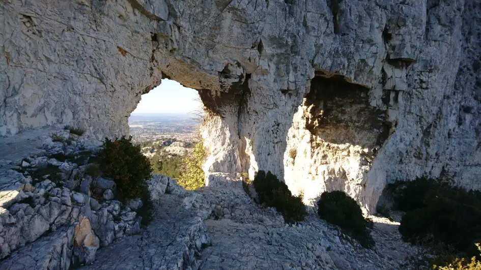 Rocher des Deux Trous au Mont Gaussier lors de ma course de Trail