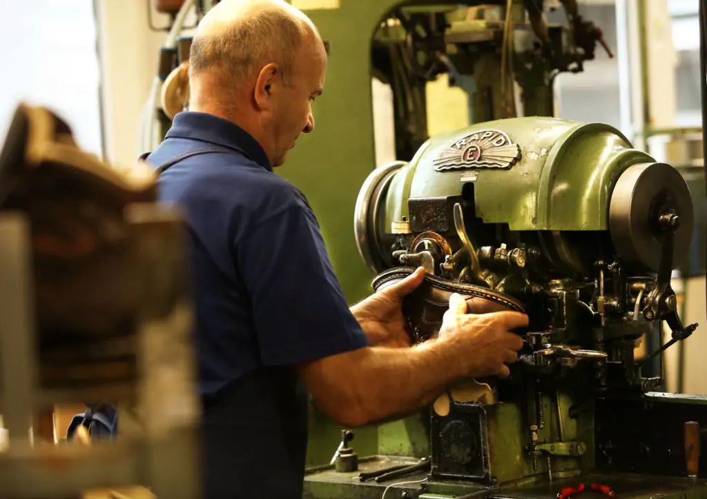 Fabrication de chaussure en cuir Meindl