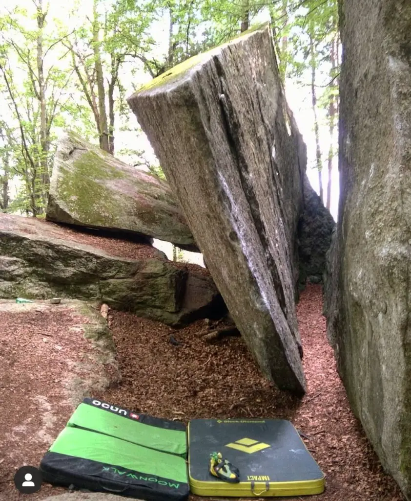 La Proue 7A sur un bloc du Médonnet dans les environs de Chamonix