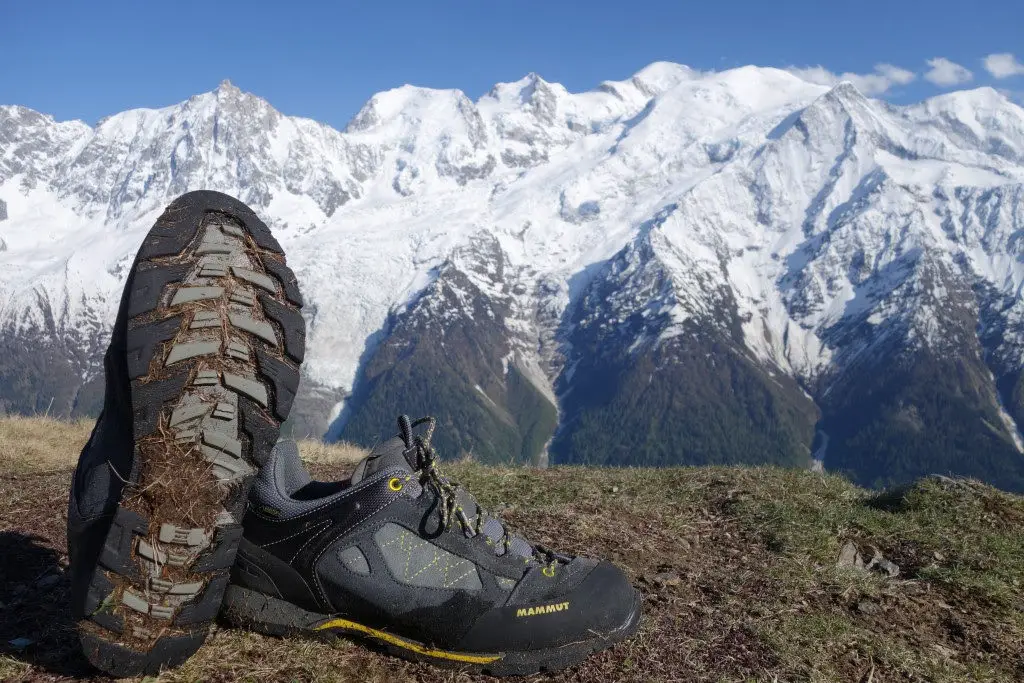 Test de chaussures de randonnée Mammut face au Mont Blanc
