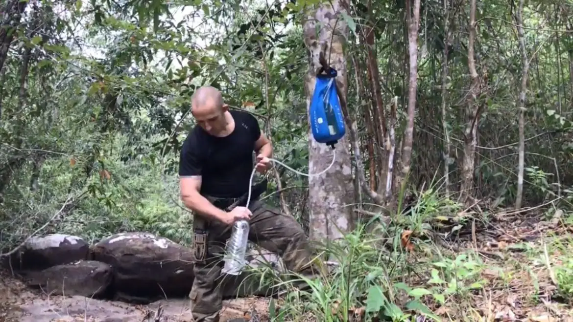 Traitement de l'eau avec le filtre à eau Basecamp Pro (10L) de Katadyn