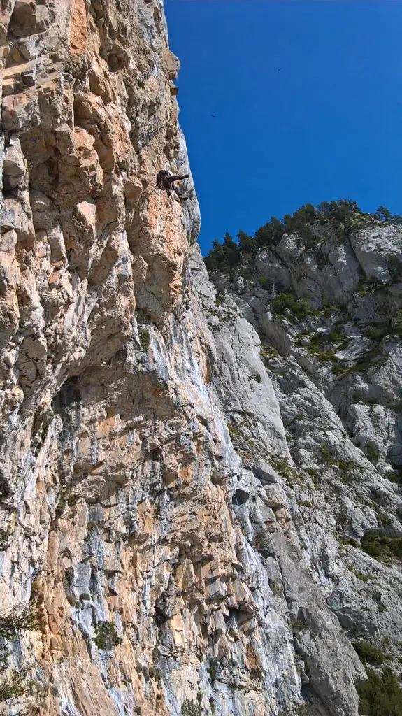 A la descente de Caminant on remarque bien la raideur de la Pena Montanesa