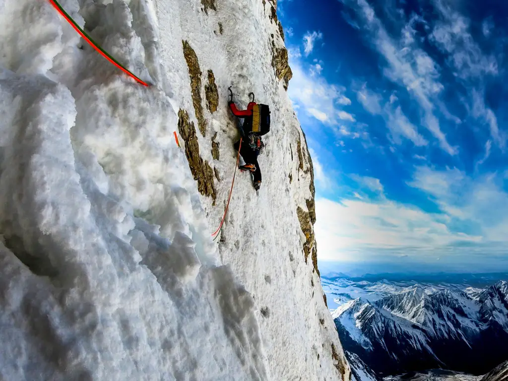 Ascension de Tcheu cte panthère sur le Grosvenor (Sichuan, Chine)