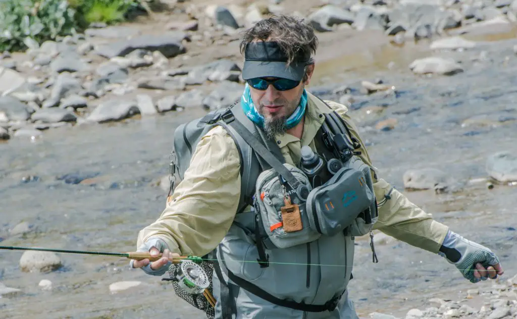 Chest poche étanche Pêche Field and Fish avec système fidlock en test en Patagonie Argentine