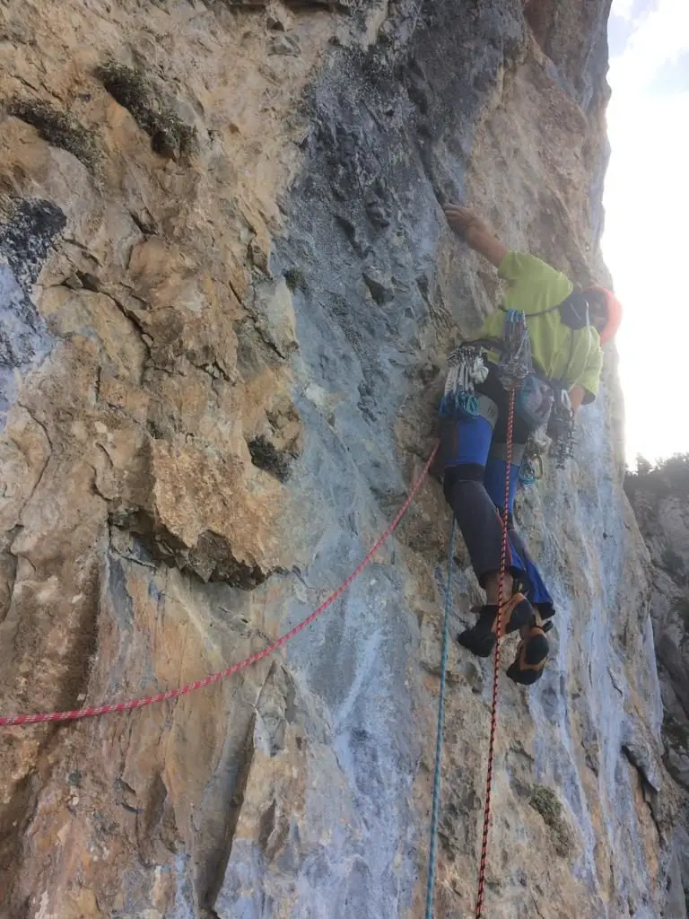 La première longueur de Caminant voie d'escalade à la Pena Montanesa