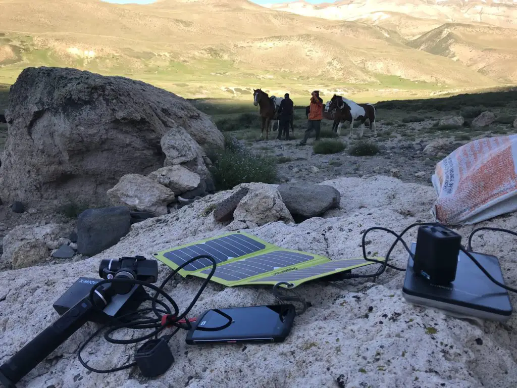 Panneau solaire et powerbank pour recharger nos batteries en voyage en argentine