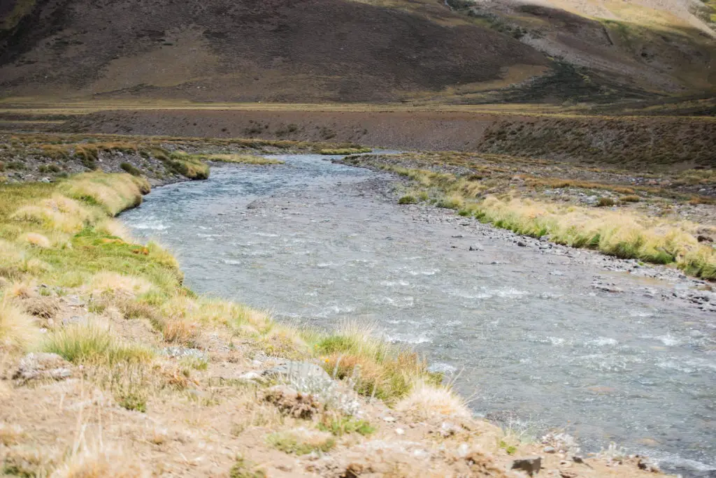 Rivière de montagne en Argentine près de Malargüe spot de pêche à la mouche