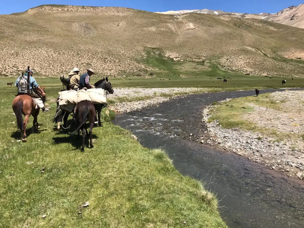 Trip à cheval pour un séjour pêche à la mouche en Argentine dans la Valle Noble
