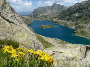 Vue nord est sur le lac de mar sur La Senda des Pyrénées