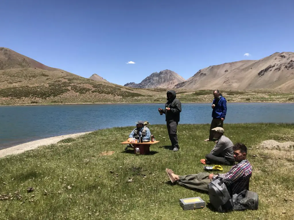 apéro peche a la laguna de Las Cargas en valle noble en Argentine