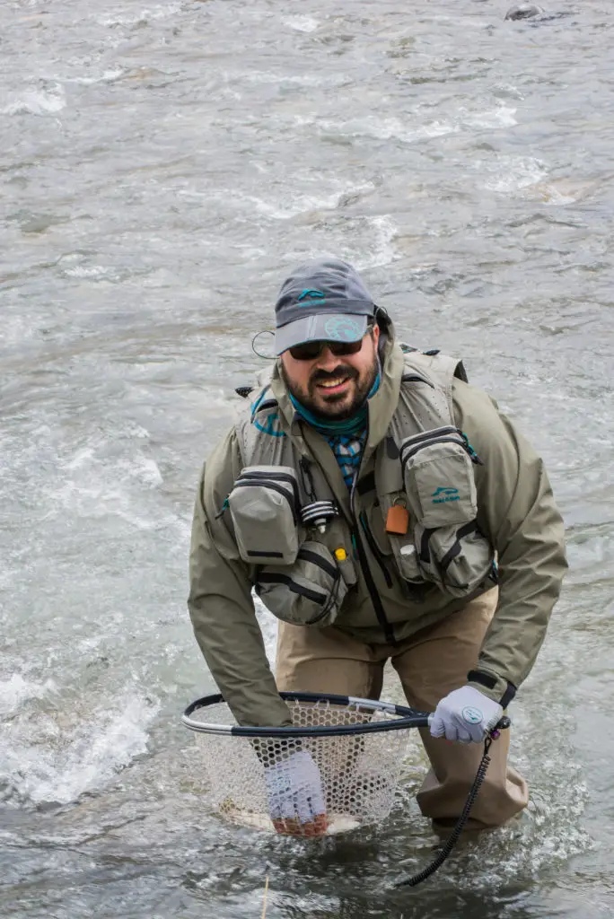 Baptiste CONQUET futur moniteur guide de peche à la mouche durant un trip en patagonie du Nord en argentine en 2019