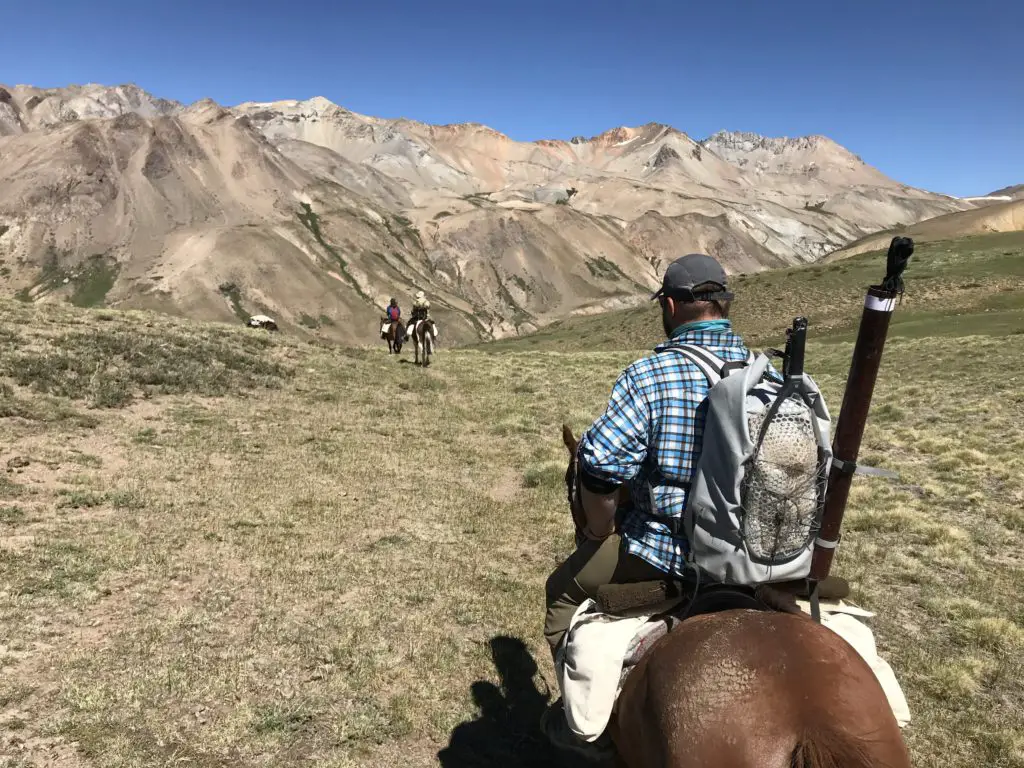 chemin retour a cheval dans la valle noble en argentine 