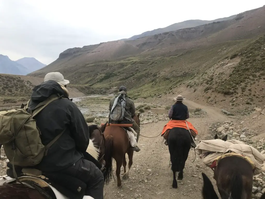 départ a cheval pour un trip peche à la mouche sur 3 jours en valle noble en argentine