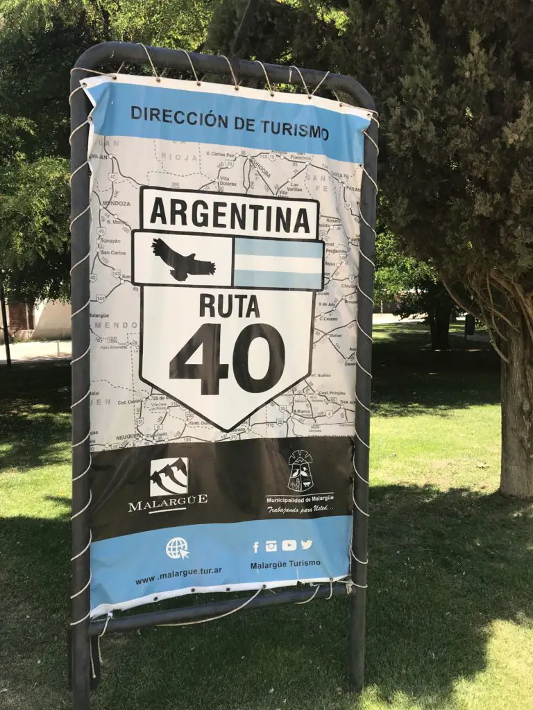 La fameuse route 40 qui traverse verticalement toute l'argentine