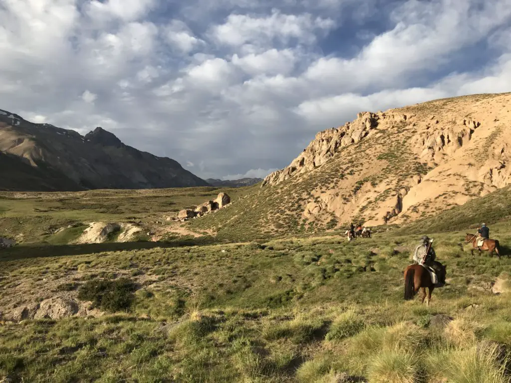 rando a cheval en valle noble en argentine guide par un gaucho